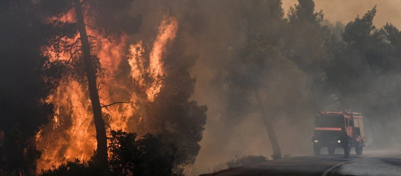 Νεκρός από την πυρκαγιά στο Κρυονέρι: Απανθρακώθηκε στο αυτοκίνητό του